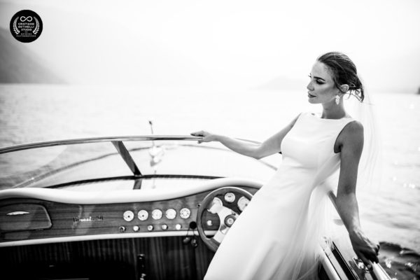 24-Lake Como Wedding photo - on the boat - shoot 8